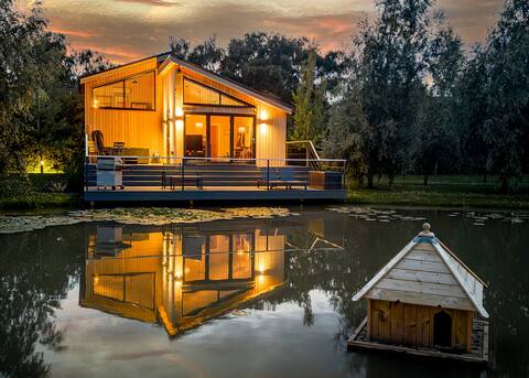 Peacock Lakeside Lodge