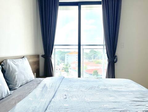 Sparkling 1BR Apt w Pool/Gym/City view, Binh Duong