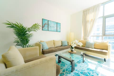 Top performing Airbnb: AWS Holiday Homes - Epic living near Golf Course in Al Hebiah Third