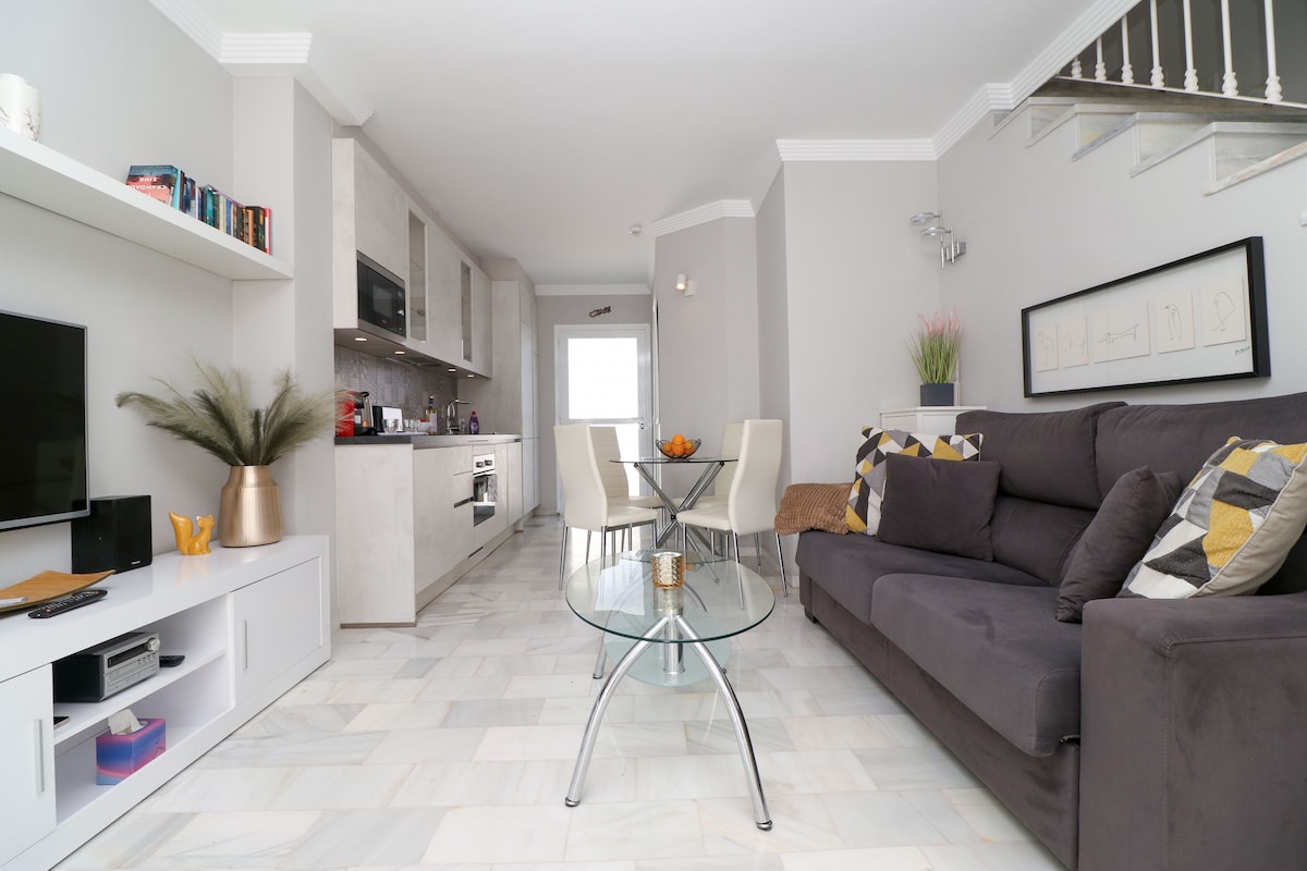 Beautiful sunny townhouse - great hotel facilities 3