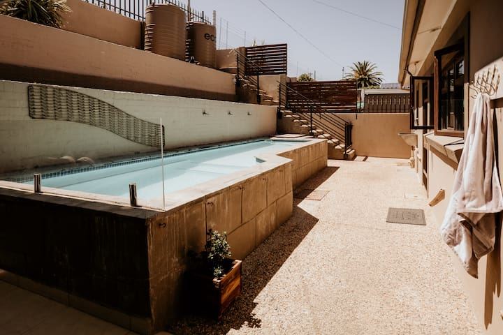 Spacious home with pool 200M from beach.