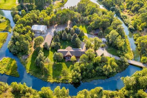 Basecamp Stays: Private Island, Fire Pit, Arcade!