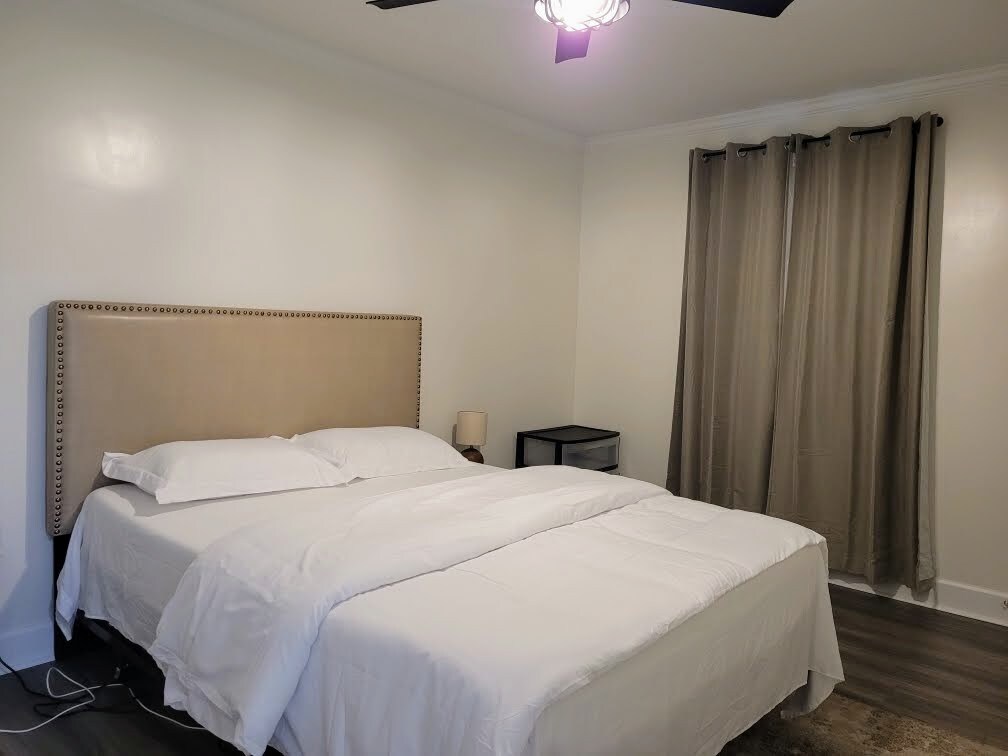 מיטה זוגית רחבה