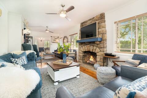 Amazing Estate w/ 5 Bedrooms & 3 Full Baths 63