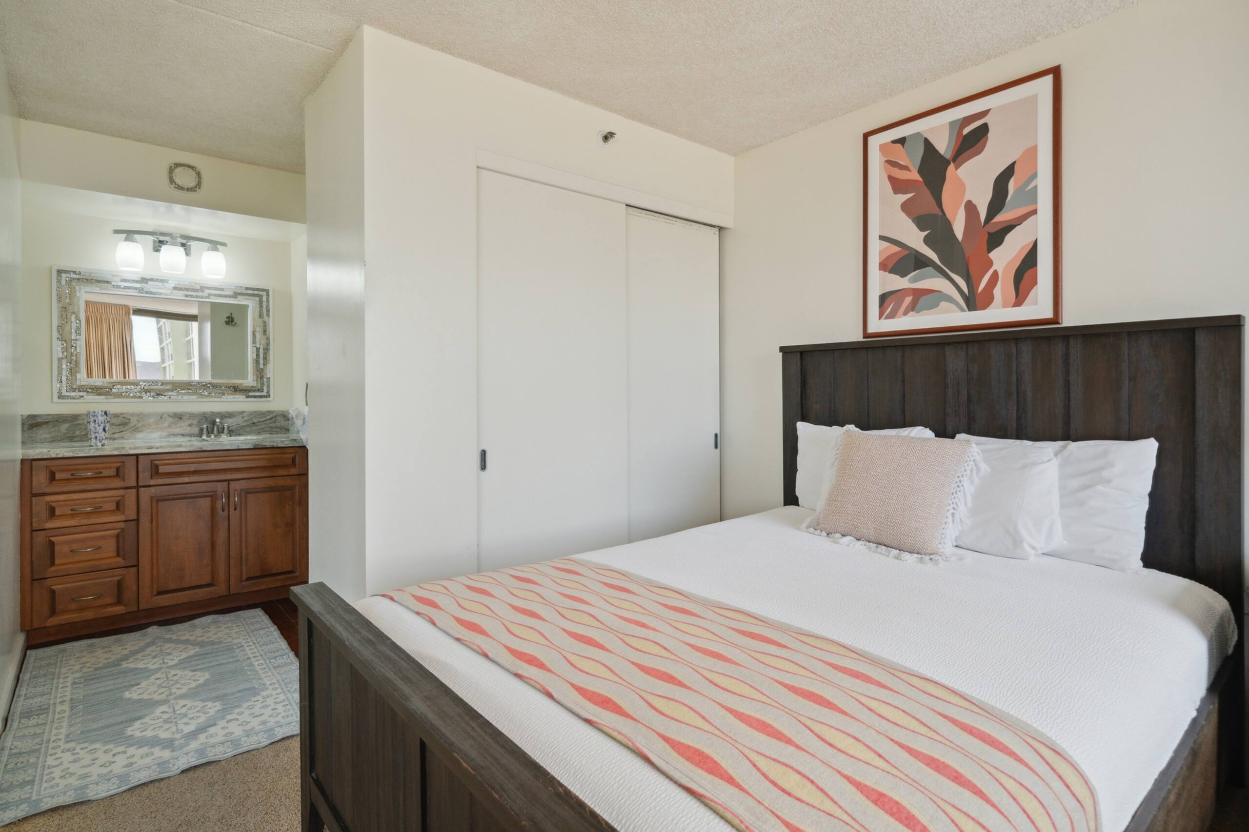 Condo in Honolulu · ★4.56 · 1 bedroom · 3 beds · 1 private bath - Image 4