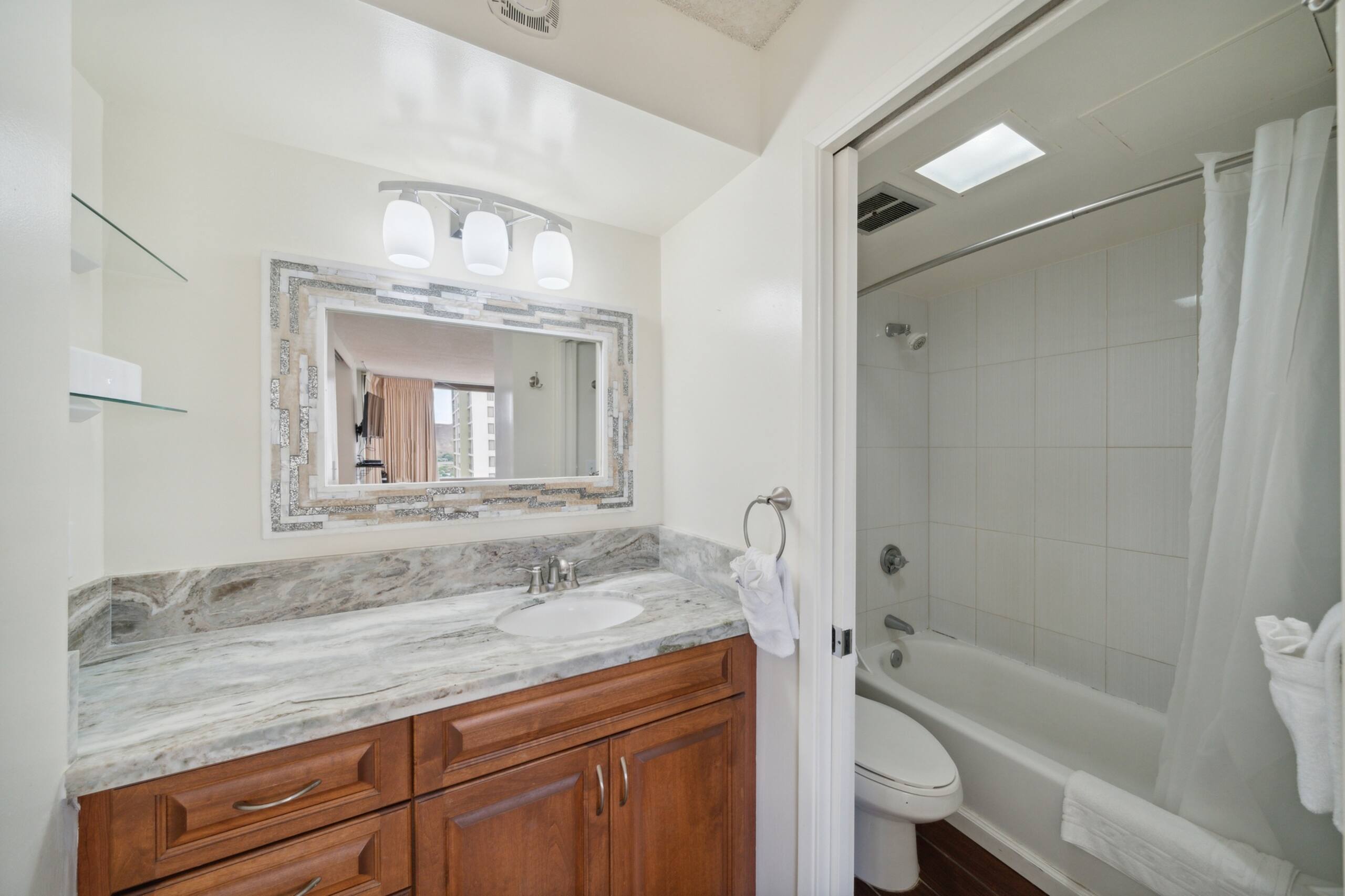 Condo in Honolulu · ★4.56 · 1 bedroom · 3 beds · 1 private bath - Image 7