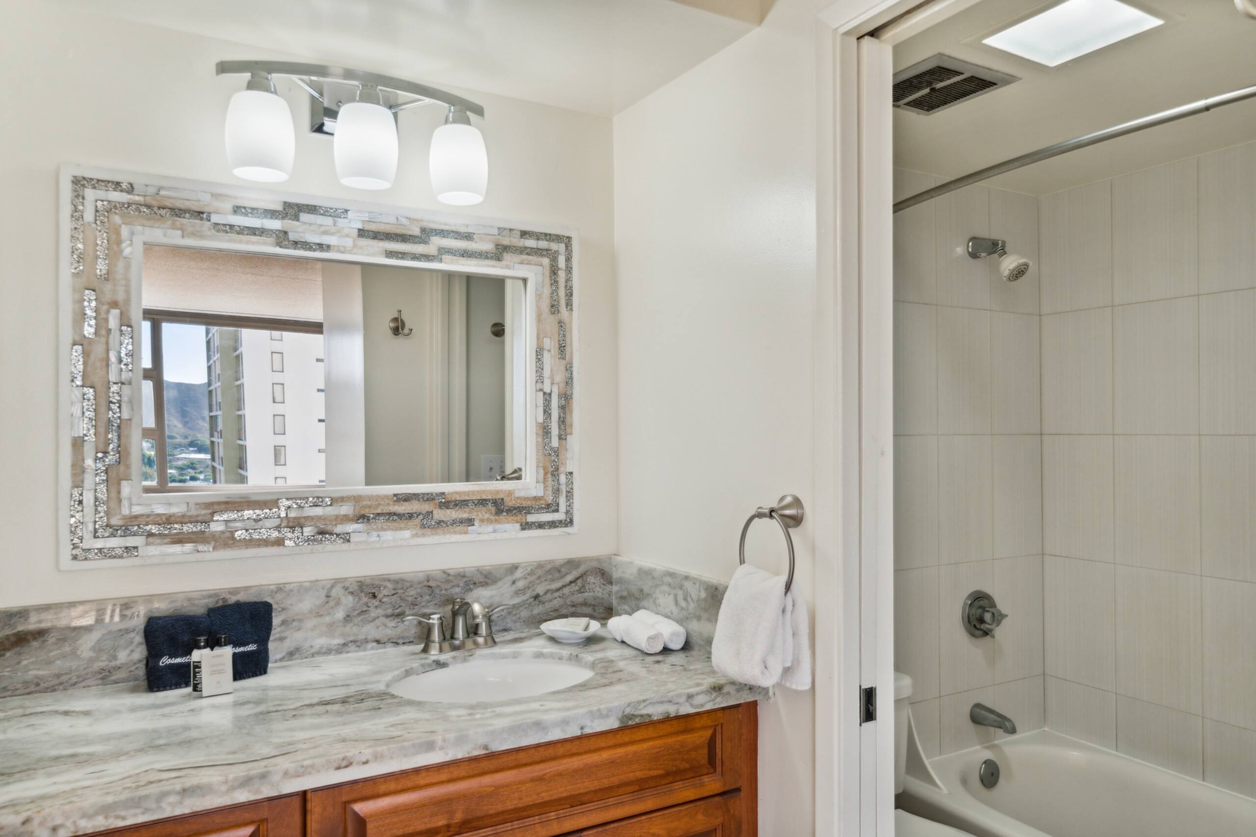 Condo in Honolulu · ★4.56 · 1 bedroom · 3 beds · 1 private bath - Image 9
