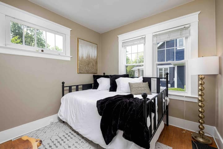 Bedroom 3 (full bed with pull out twin trundle)