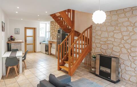 Beautiful home in Gravelines with WiFi
