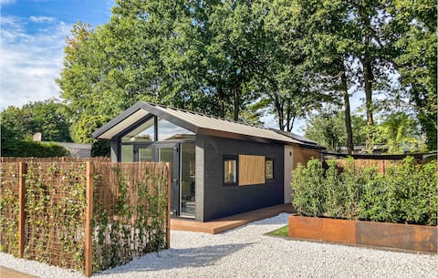 Awesome home in Putten with WiFi