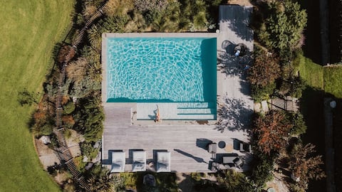 Linnaeus Farm, Berry - by Linnaeus Collection