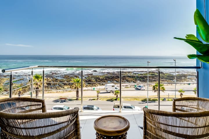 Uninterrupted Ocean Views in Mouille Point (Atlant