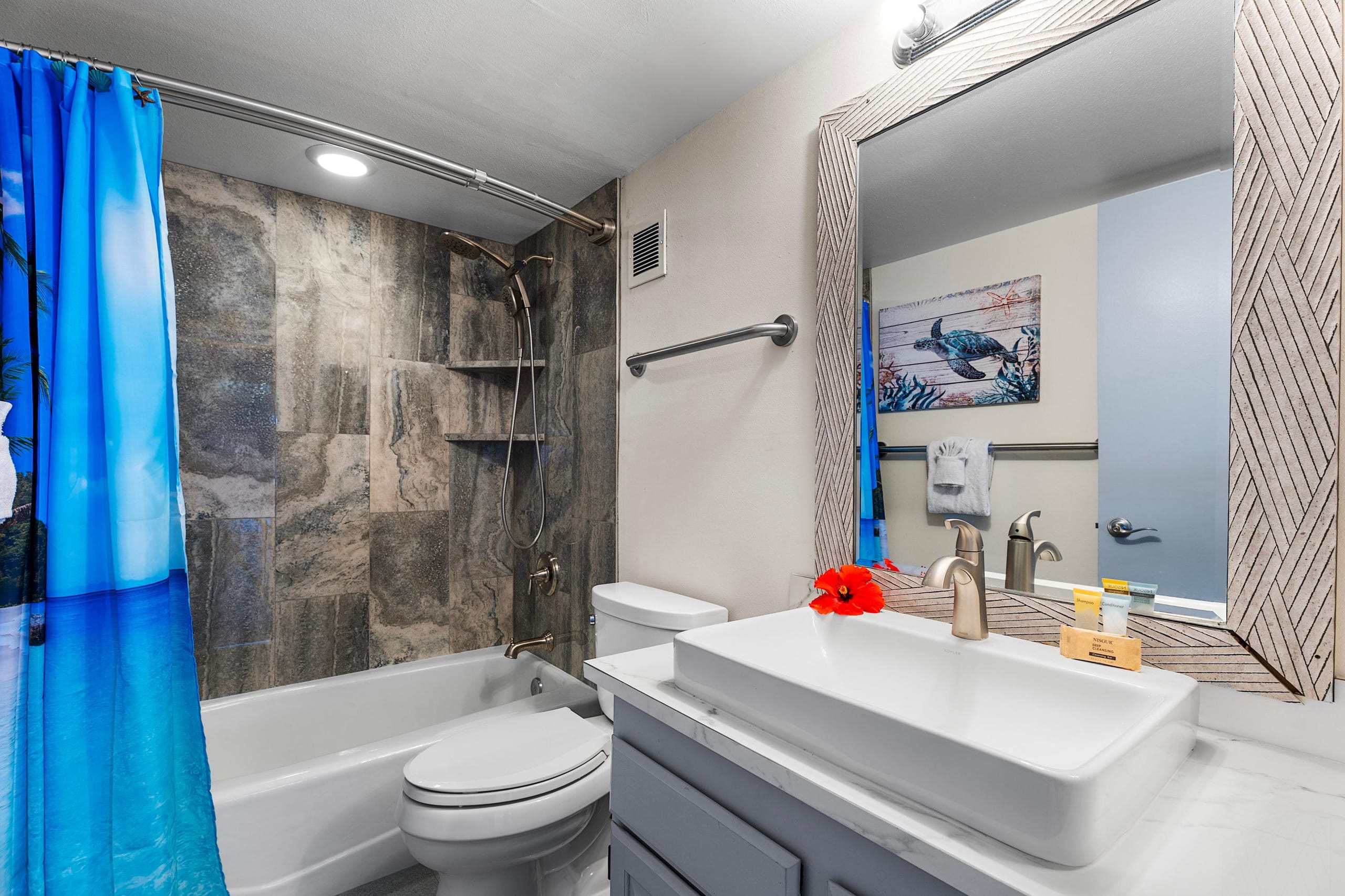 Condo in Kailua-Kona · ★4.74 · 2 bedrooms · 4 beds · 2 private baths - Image 25