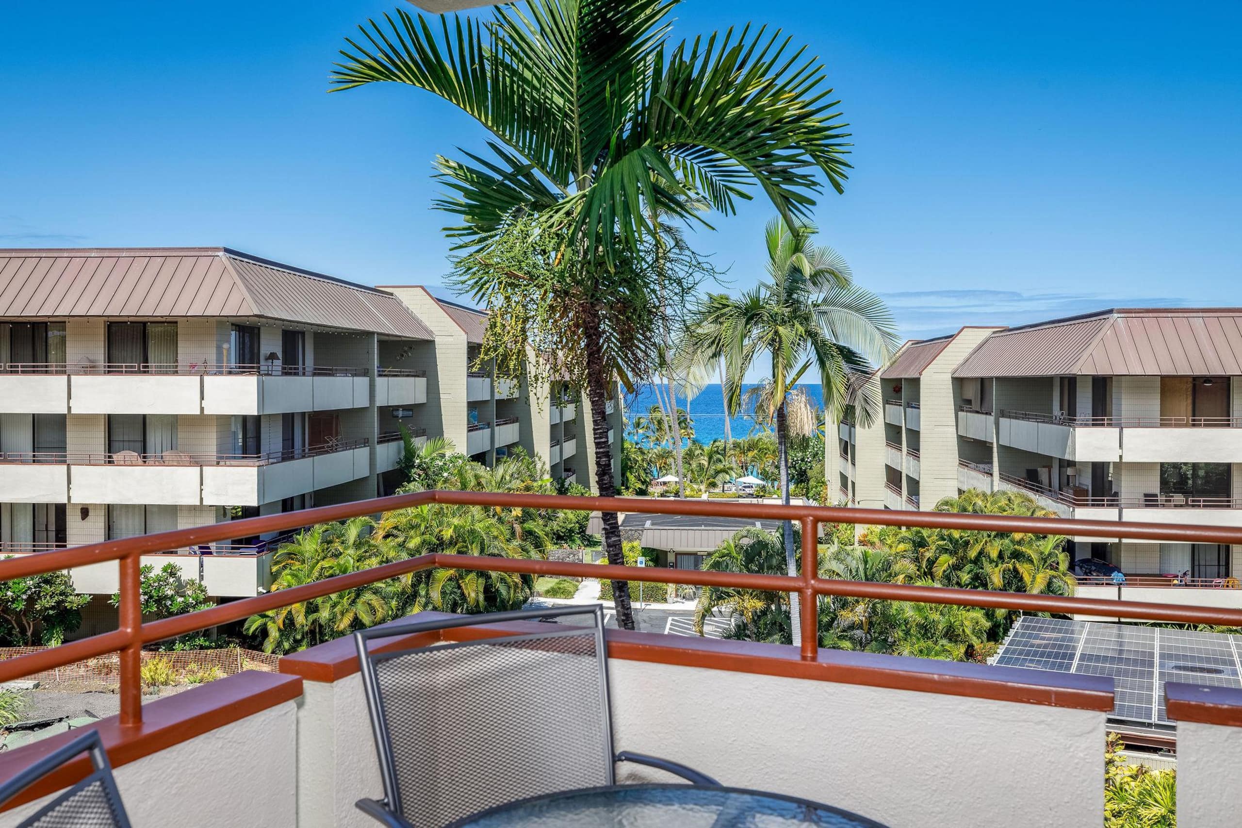 Condo in Kailua-Kona · ★4.74 · 2 bedrooms · 4 beds · 2 private baths - Image 34