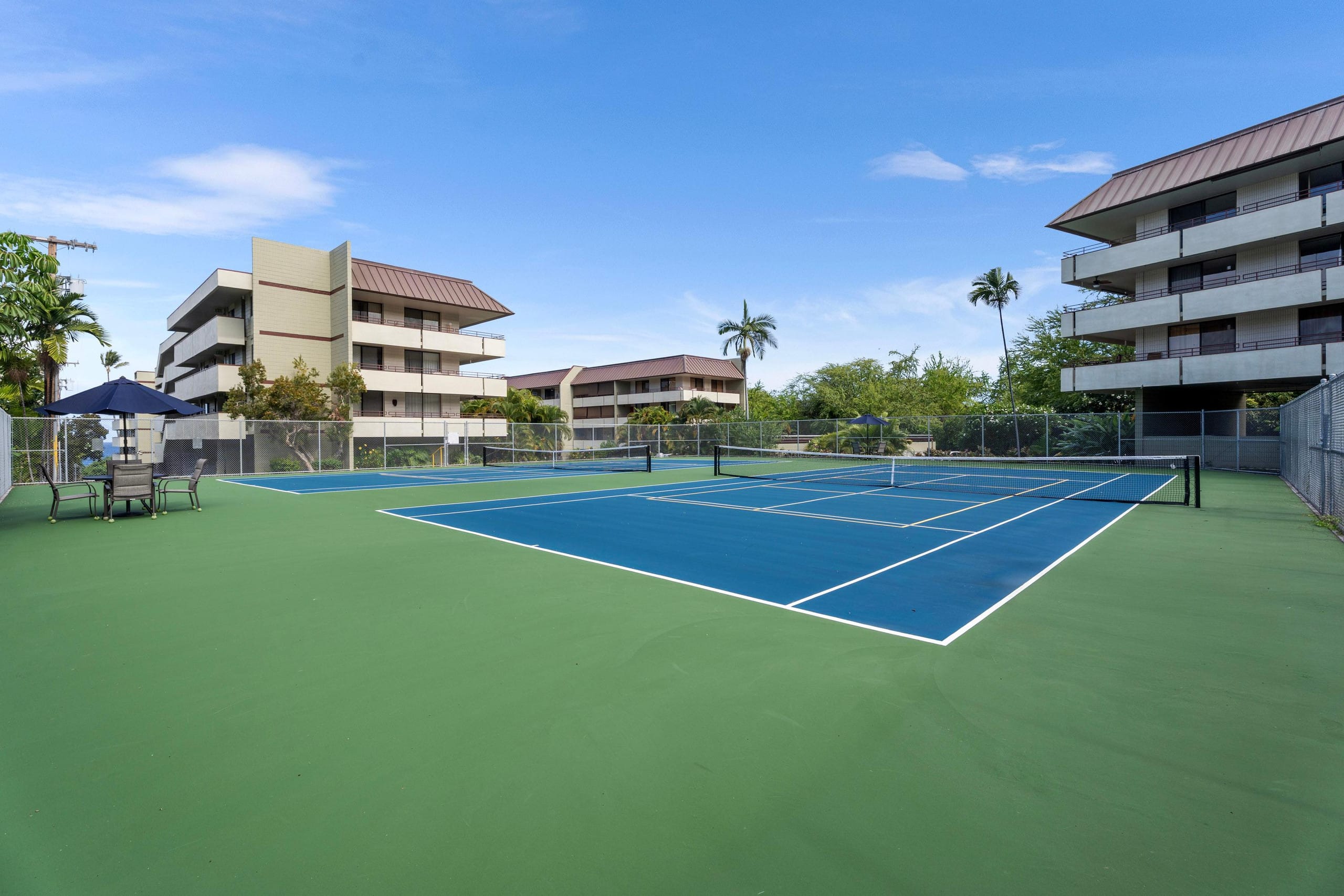 Condo in Kailua-Kona · ★4.74 · 2 bedrooms · 4 beds · 2 private baths - Image 46