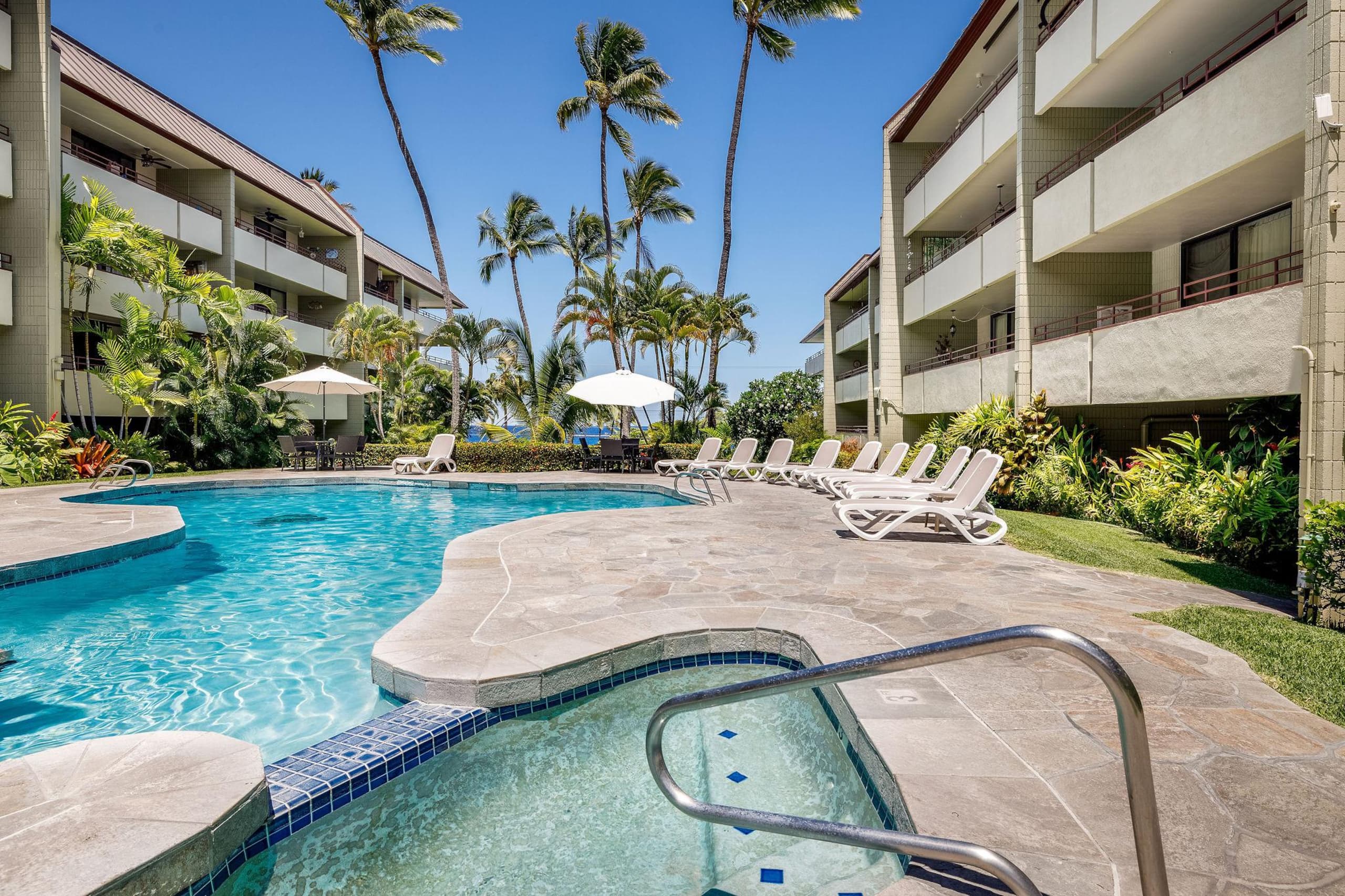 Condo in Kailua-Kona · ★4.74 · 2 bedrooms · 4 beds · 2 private baths - Image 31