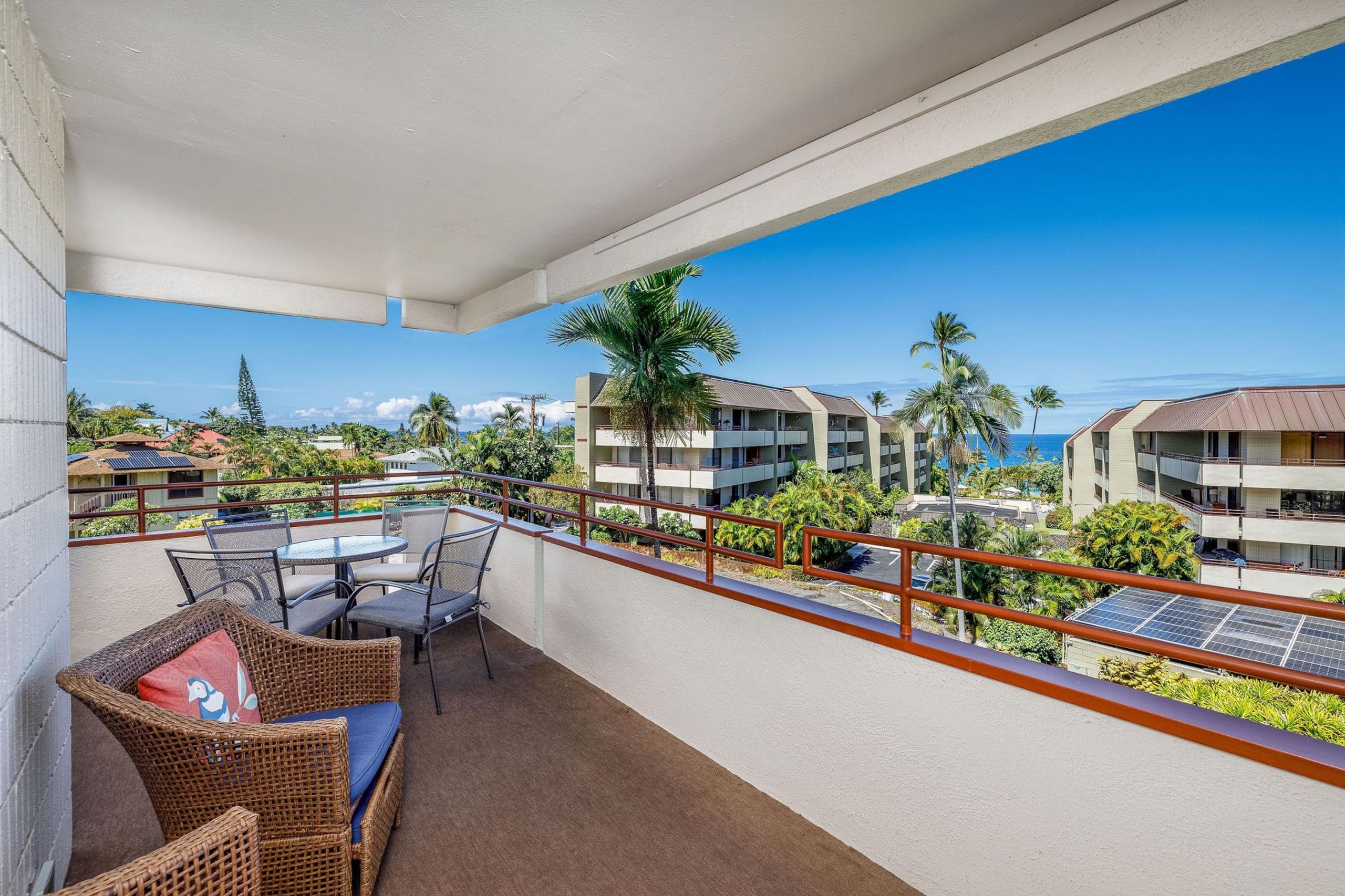 Condo in Kailua-Kona · ★4.74 · 2 bedrooms · 4 beds · 2 private baths - Image 6