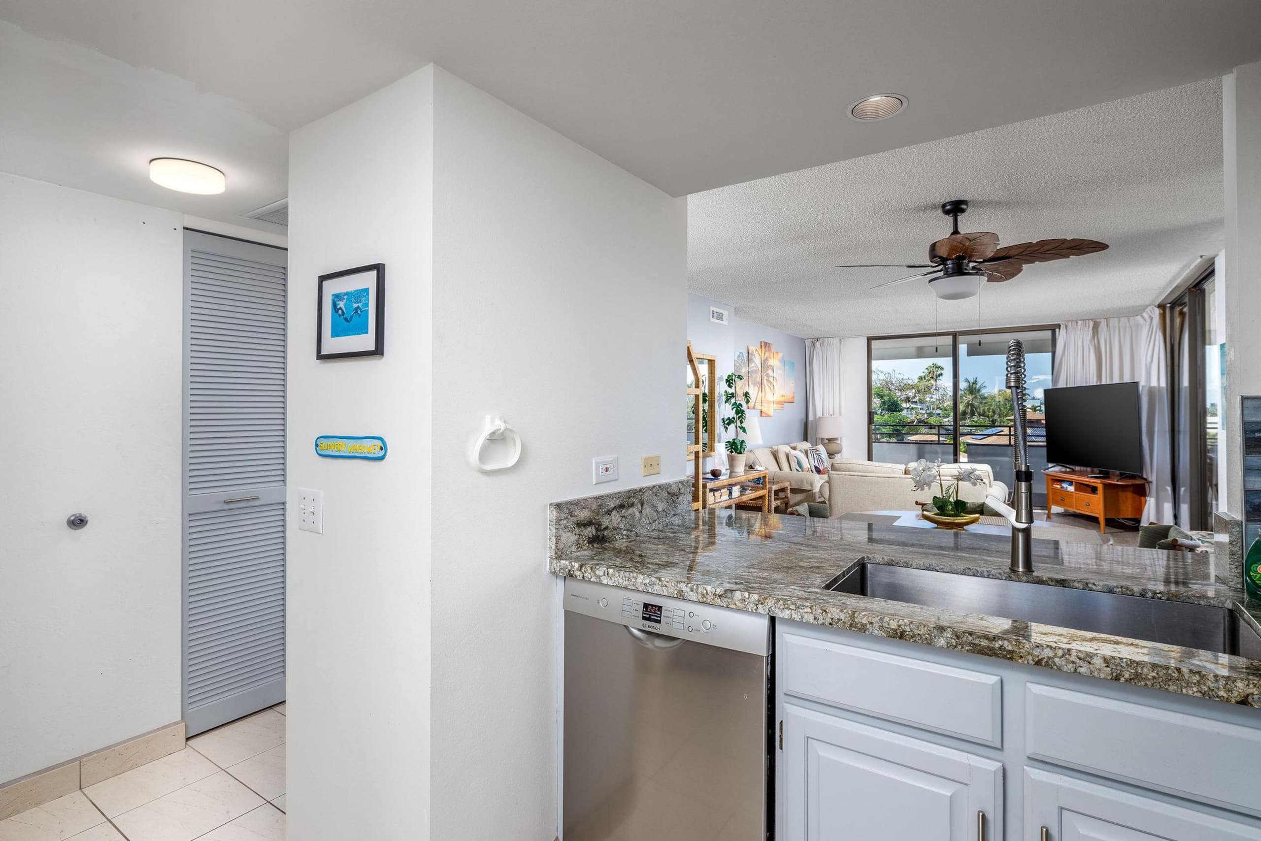 Condo in Kailua-Kona · ★4.74 · 2 bedrooms · 4 beds · 2 private baths - Image 12