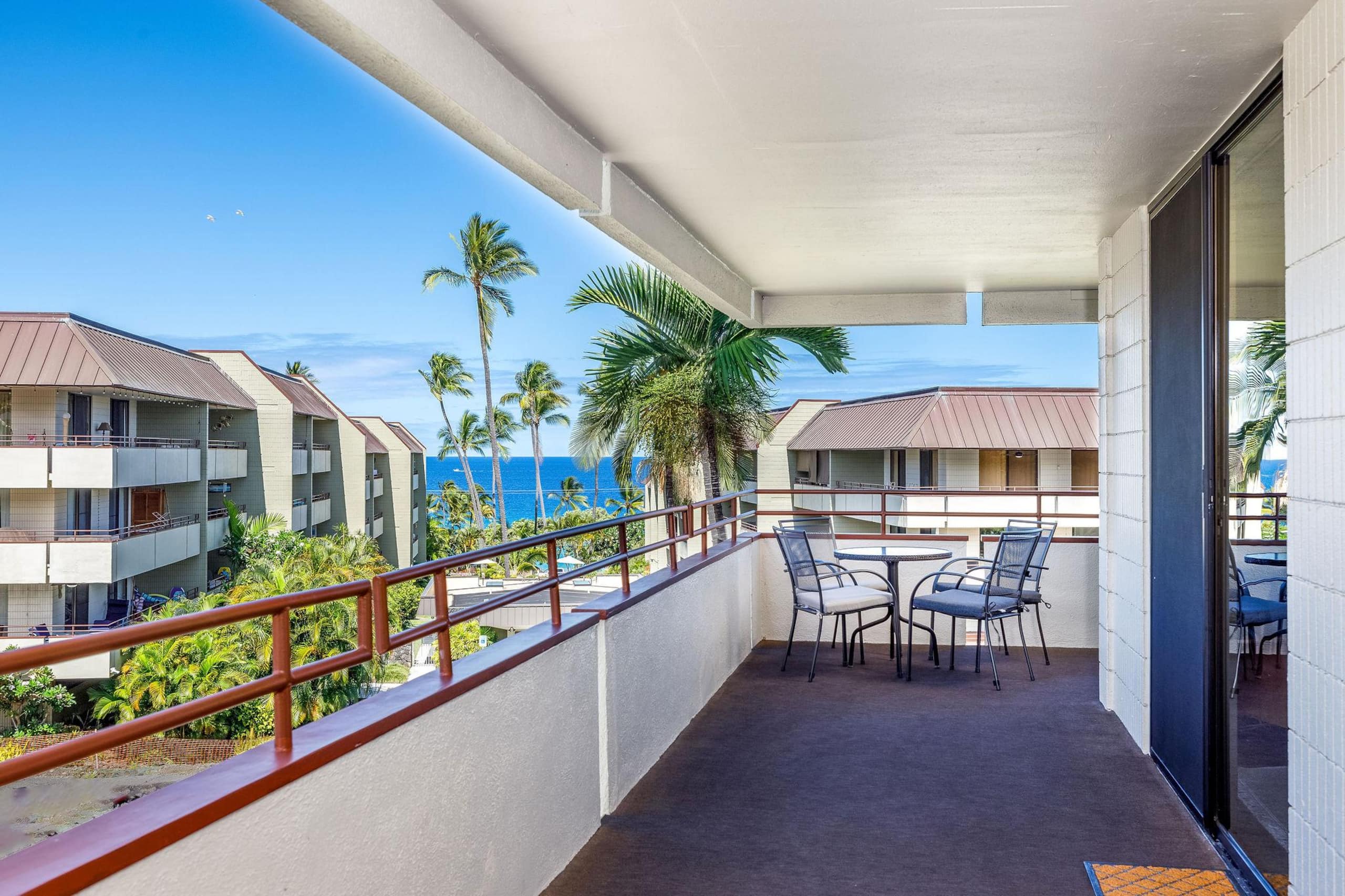 Condo in Kailua-Kona · ★4.74 · 2 bedrooms · 4 beds · 2 private baths - Image 3