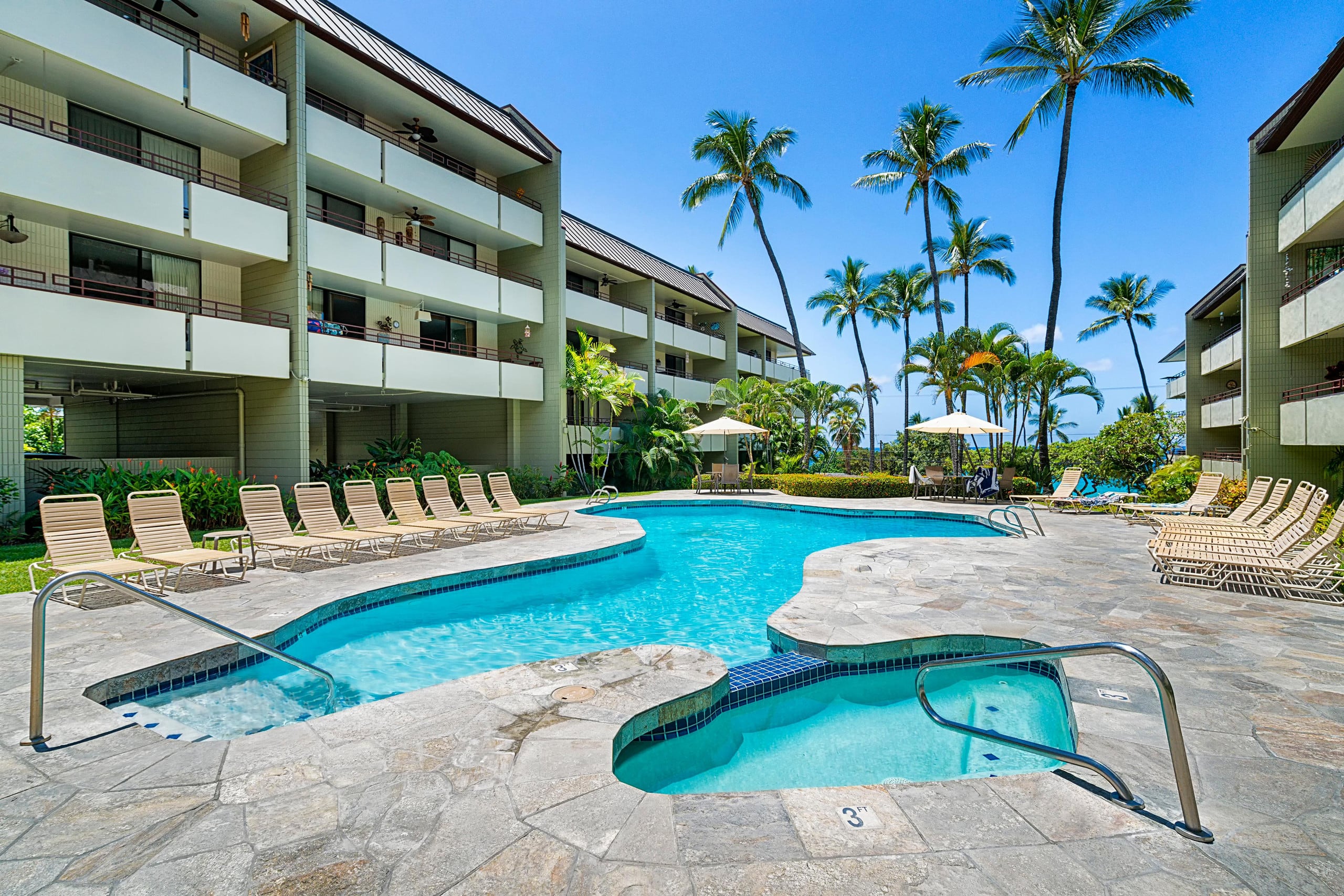 Condo in Kailua-Kona · ★4.74 · 2 bedrooms · 4 beds · 2 private baths - Image 39