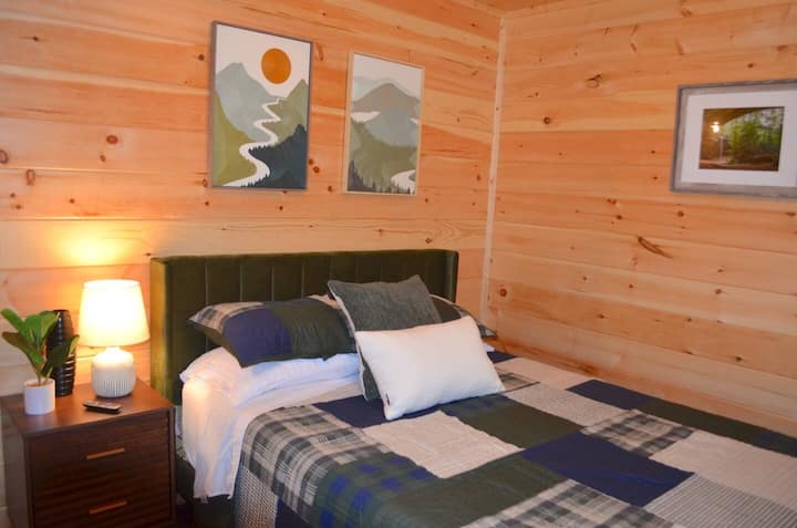 Ash Cave Bedroom 6