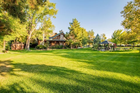 The Moose & Bear Cabin at Timpanogos