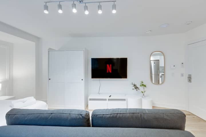 Gorgeous Studio + Sofabed Near Old Port-32 - Montreal