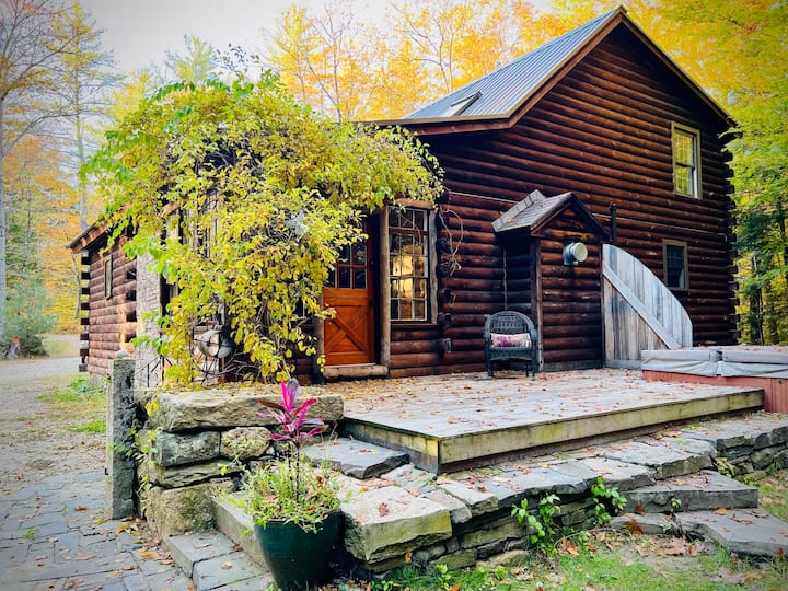 Enchanting dog-friendly cabin near N Conway skiing