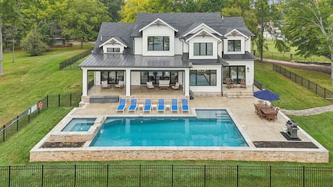 New Luxurious Modern Farmhouse - Pool and Hot Tub