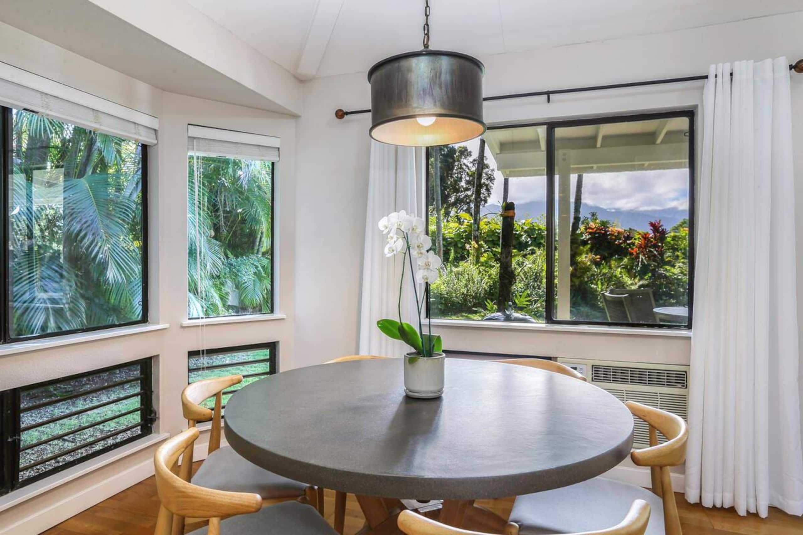 Home in Princeville · ★4.96 · 3 bedrooms · 3 beds · 2 baths - Image 6