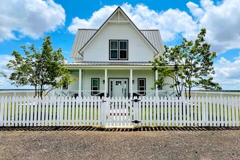 Four Gables - Luxury Cabin at Doves Rest Resort
