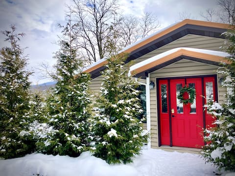 Sauna, Hot Tub & Seven Springs | Mountain Views