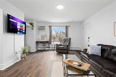 Brand New 1BR Flat | Clean & Cozy King Suite