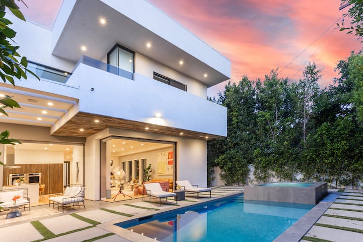 Luxe Villa w/ Pool, Walk to Melrose | North Vista