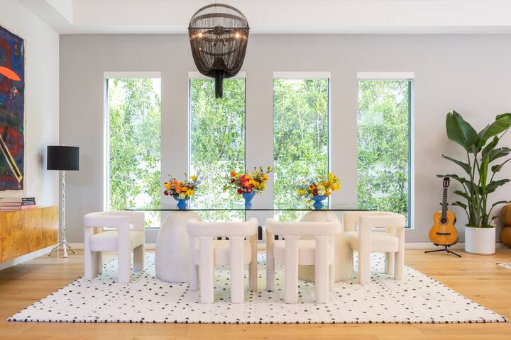 Luxe Villa w/ Pool, Walk to Melrose | North Vista gallery image 4