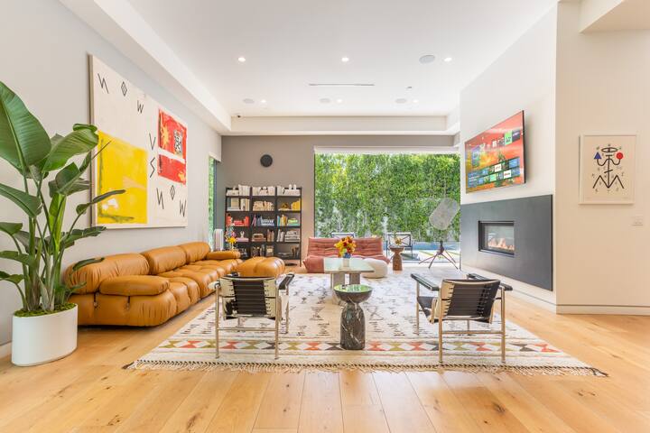 Luxe Villa w/ Pool, Walk to Melrose | North Vista gallery image 3