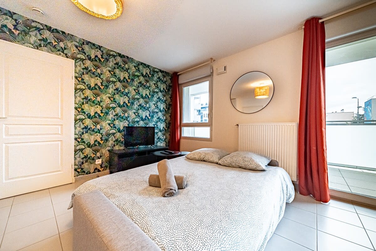 Top performing Airbnb: Le Vénissieux – spacious 4 people with balcony parking in Vénissieux