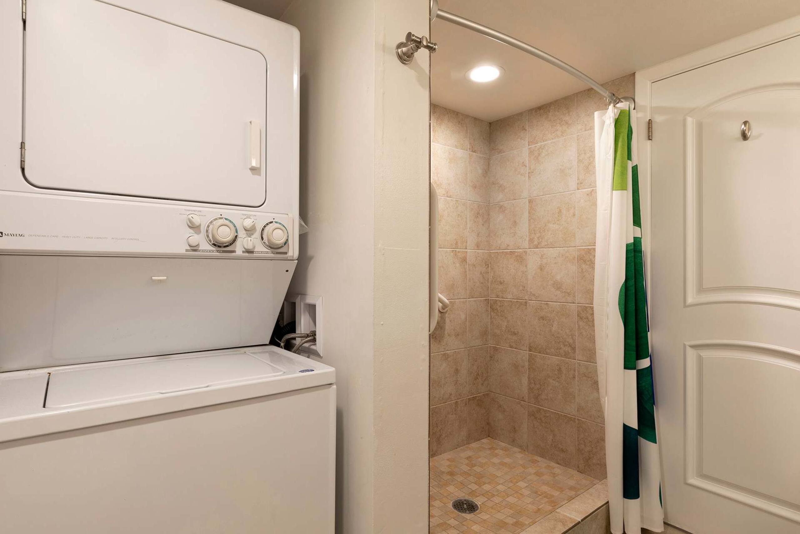 Condo in Kailua-Kona · ★4.88 · 2 bedrooms · 3 beds · 2 baths - Image 21