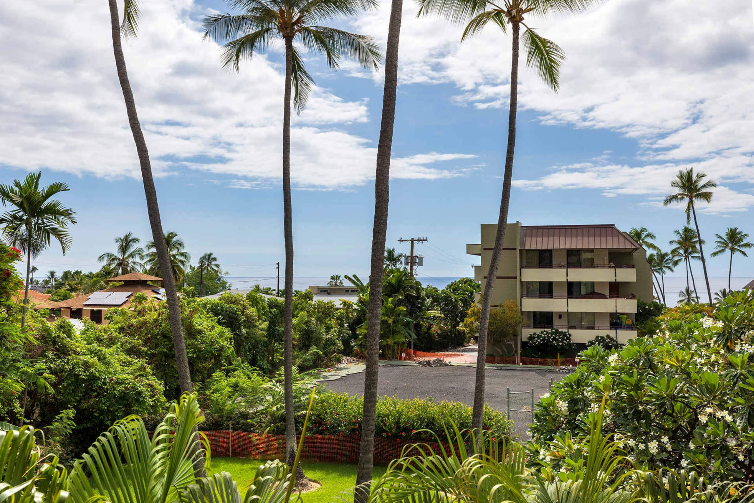 Condo in Kailua-Kona · ★4.88 · 2 bedrooms · 3 beds · 2 baths - Image 2