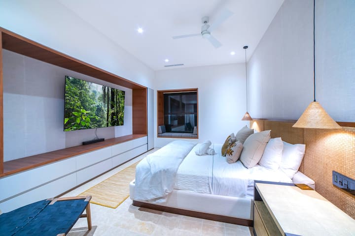 ¡La relajación tamaño king te espera en el dormitorio principal #1!