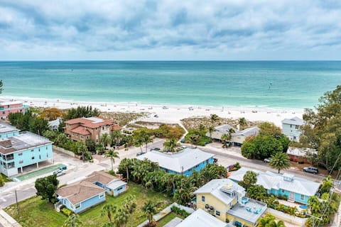 Top Airbnb: Lovely Beach View Condo on Anna Maria Island in Holmes Beach