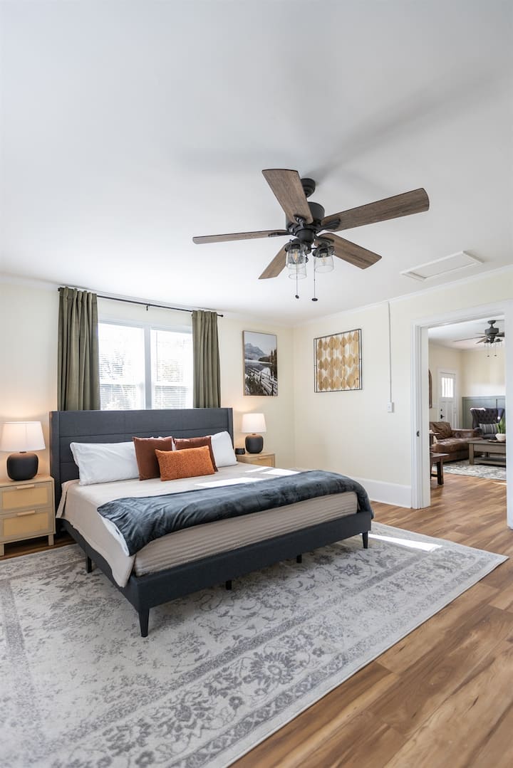 The Modern Classic | 4Bd/3Bth Home | Sleeps 10