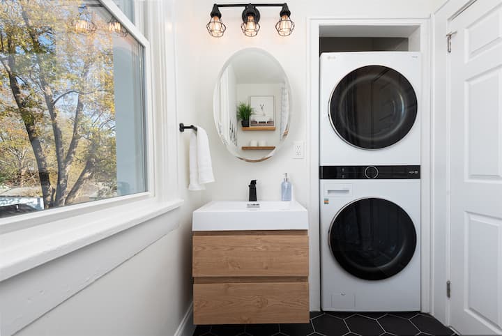 The Modern Classic | 4Bd/3Bth Home | Sleeps 10