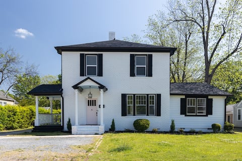 The Modern Classic | 4Bd/3Bth Home | Sleeps 10