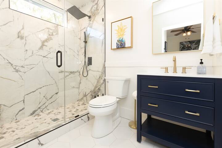 The Modern Classic | 4Bd/3Bth Home | Sleeps 10