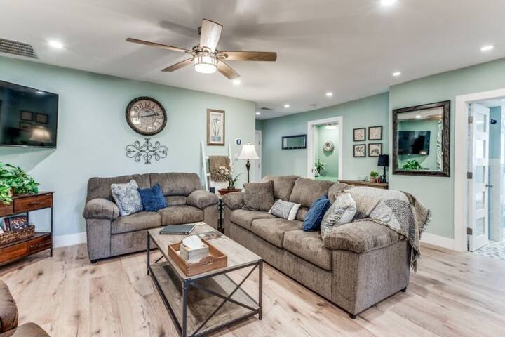 Stockyards! 3 mins-TCU close-Sleeps 8 -Gable House gallery image 2