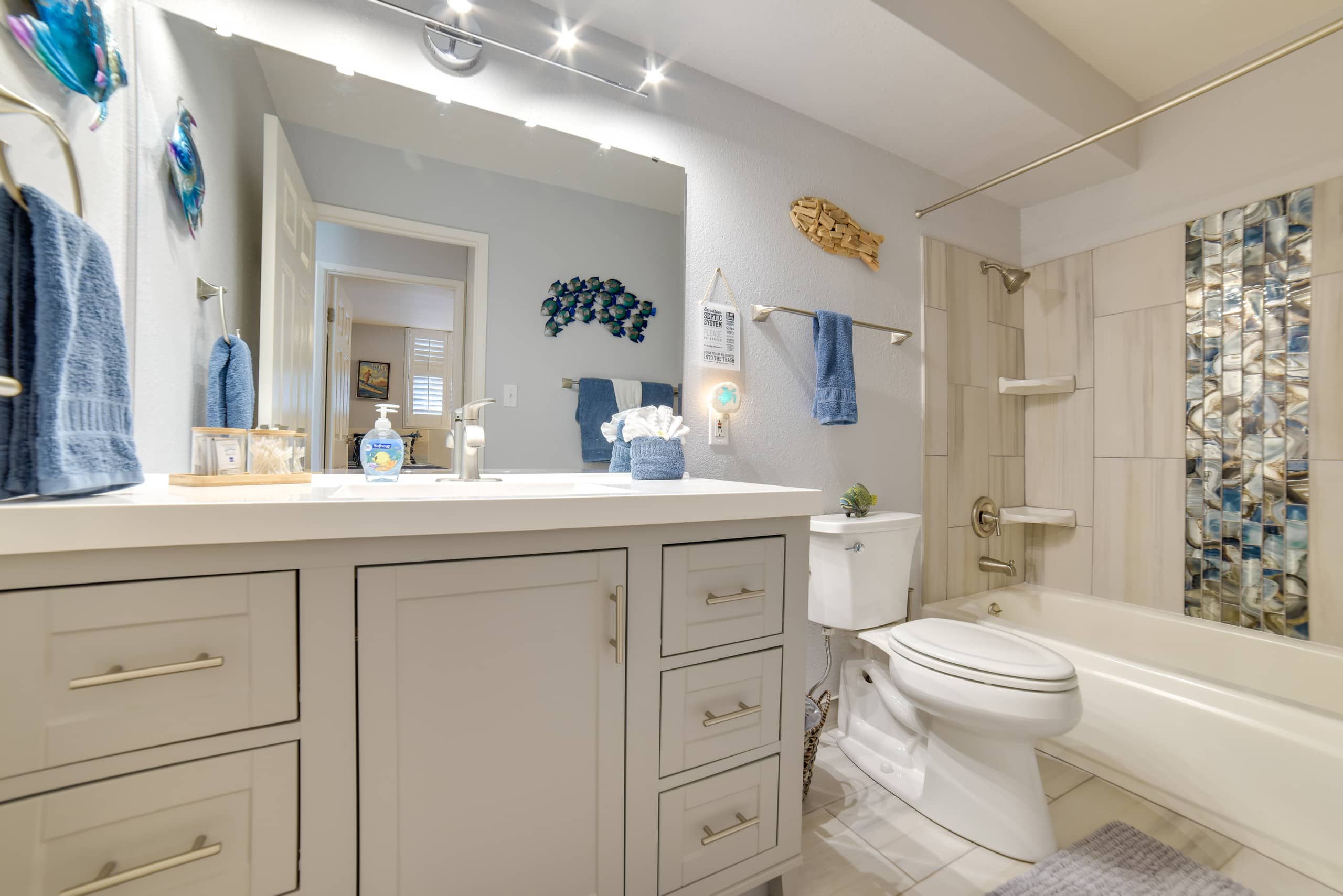 Condo in Wailuku · ★4.78 · 2 bedrooms · 3 beds · 2 shared baths - Image 24