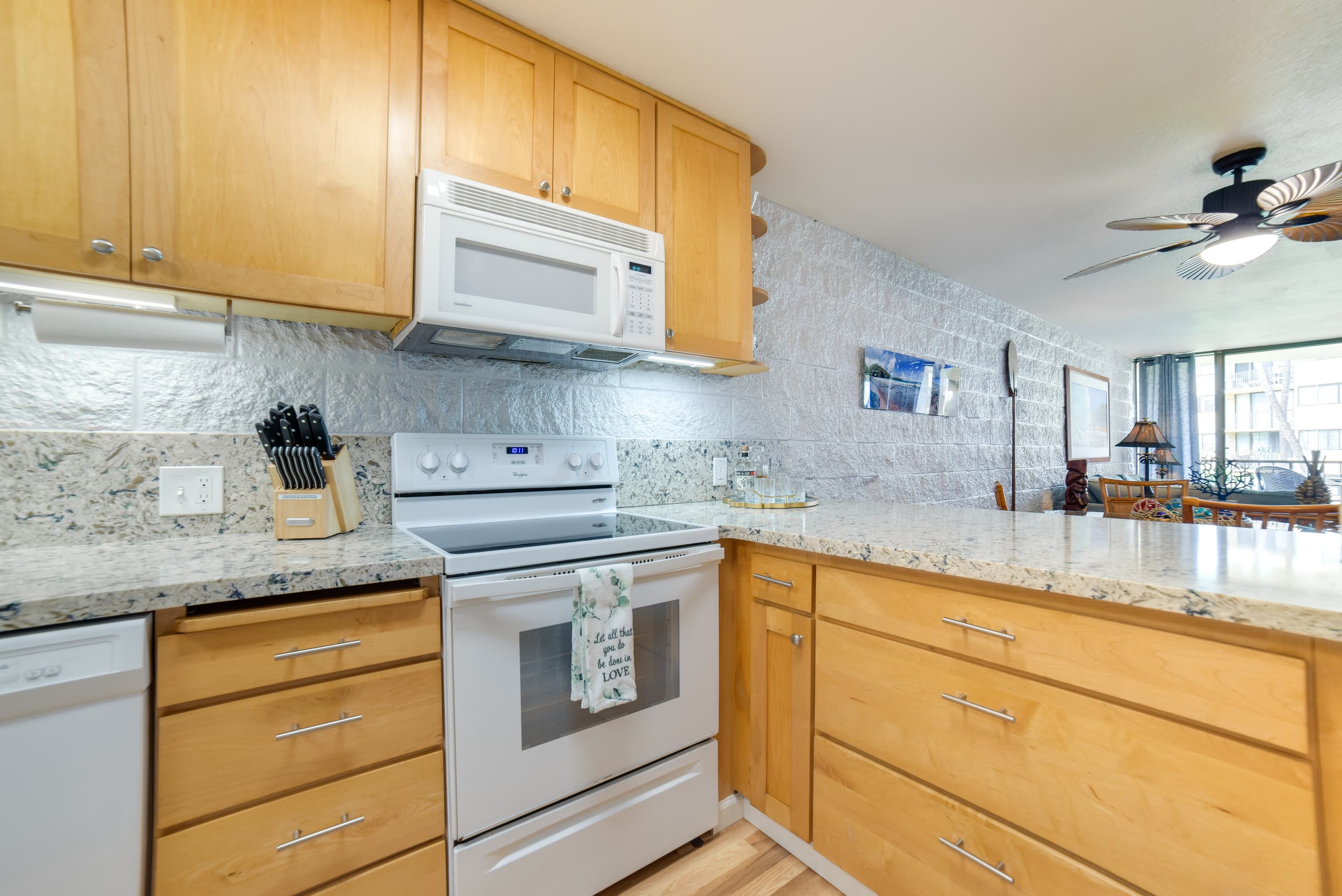 Condo in Wailuku · ★4.78 · 2 bedrooms · 3 beds · 2 shared baths - Image 13