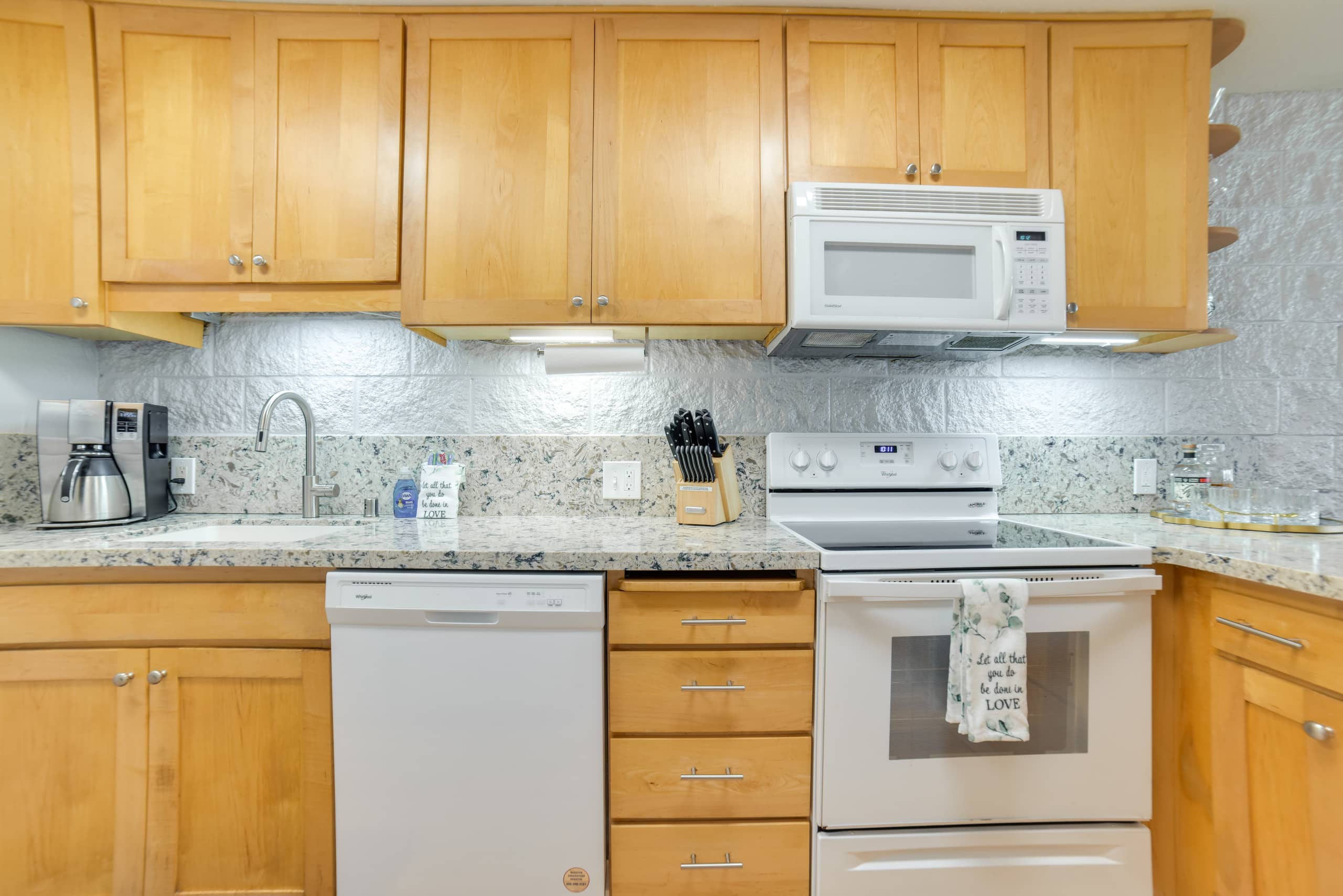 Condo in Wailuku · ★4.78 · 2 bedrooms · 3 beds · 2 shared baths - Image 12