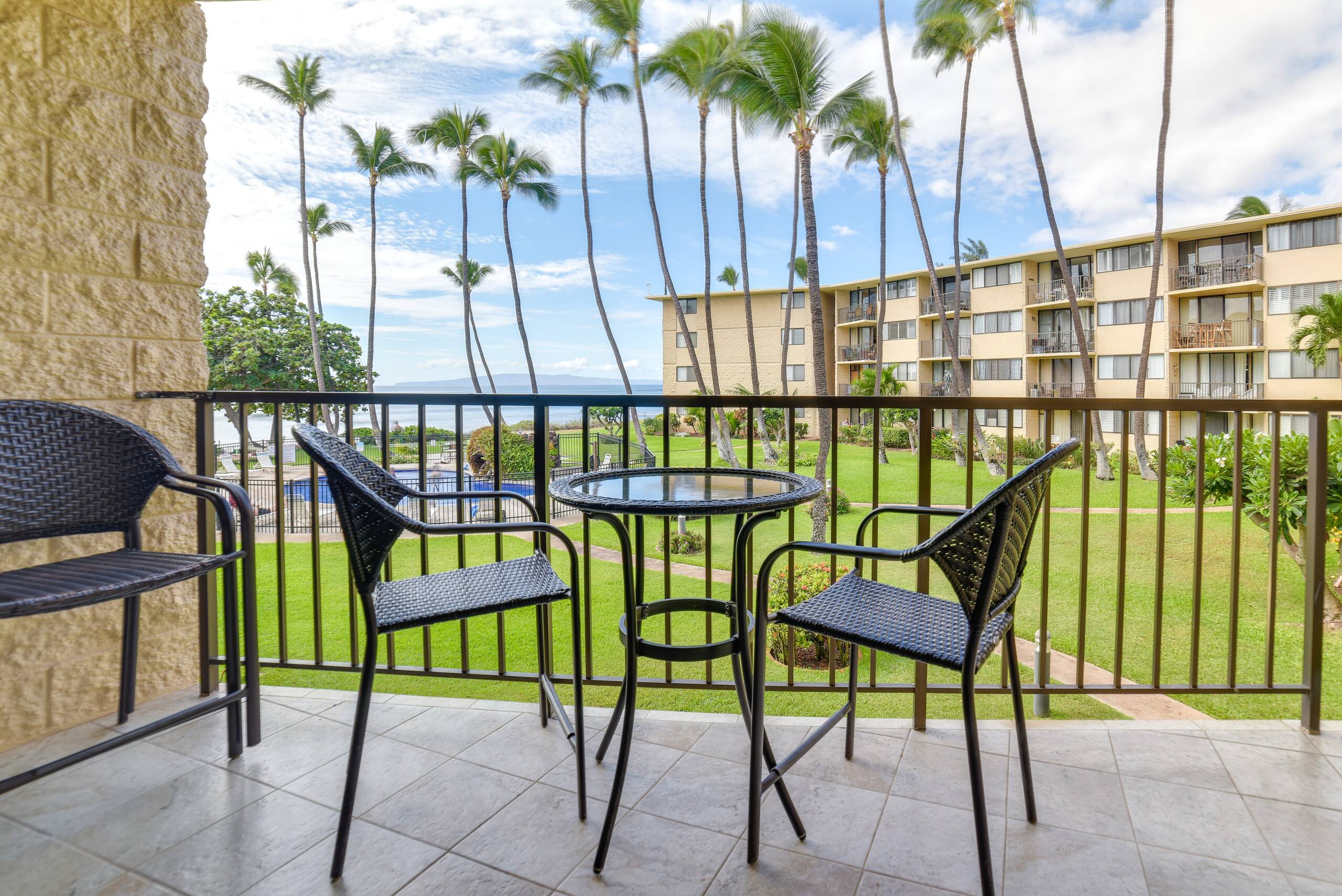 Condo in Wailuku · ★4.78 · 2 bedrooms · 3 beds · 2 shared baths - Image 2